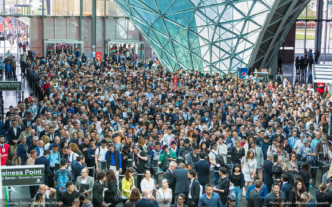 ミラノサローネ 100万人超の来場者でにぎわう会場